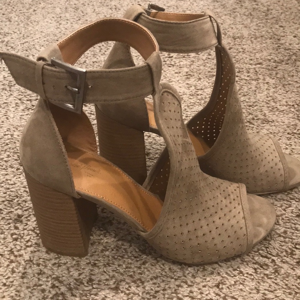 Universal Thread Heels